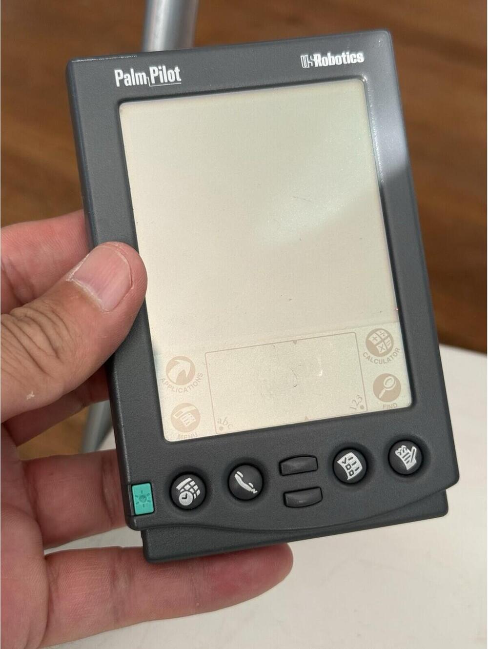 US Robotics Palm Pilot 5000 - Very Rare 1st Generation Palm PDA  No Pen